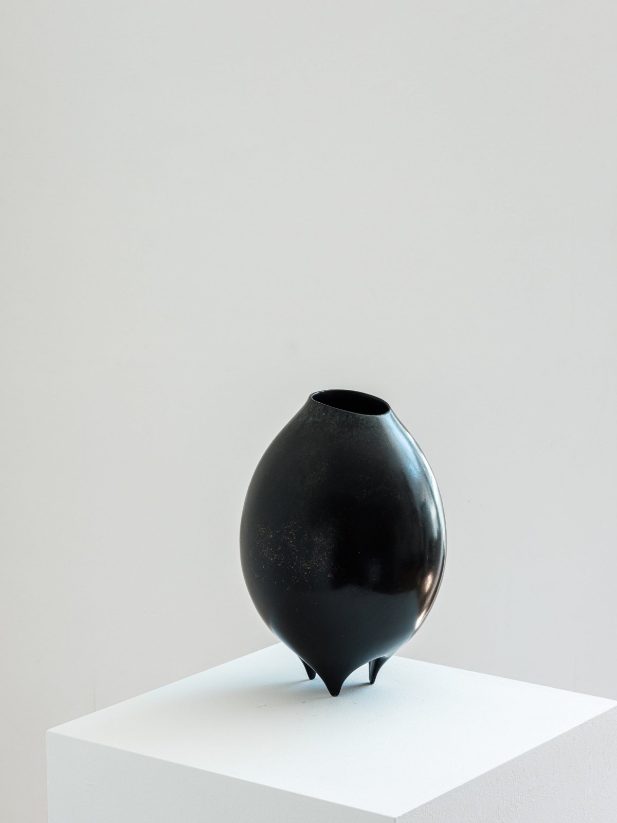 yinjispace-british-artists-x-alexander-devol